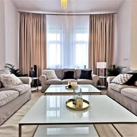 Luxurious Apartment 450M2 -Lift -3Garages -Bilard -Jacuzzi * Wrocław