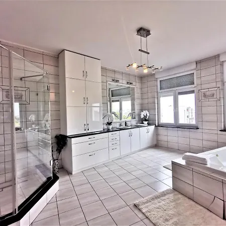 Luxurious Apartment 450M2 -Lift -3Garages -Bilard -Jacuzzi Apartament *